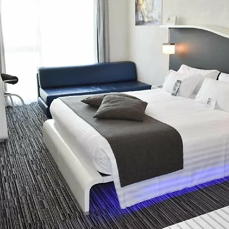 Western Premier Royal Santina Roma