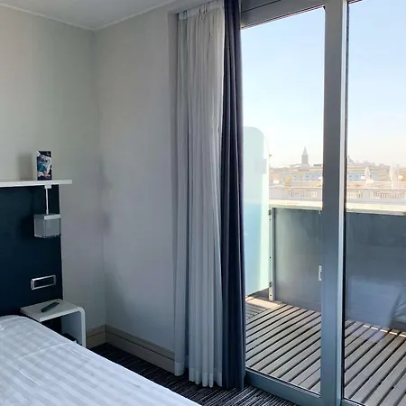 Western Premier Royal Santina Rome