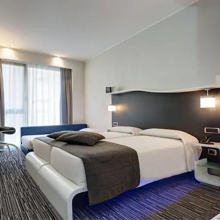 מלון Western Premier Royal Santina 4*