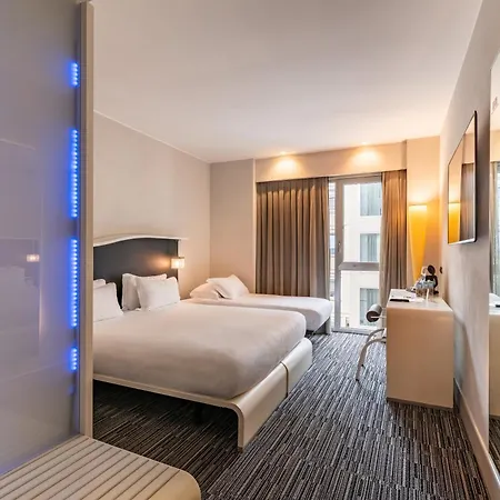 מלון Western Premier Royal Santina 4*