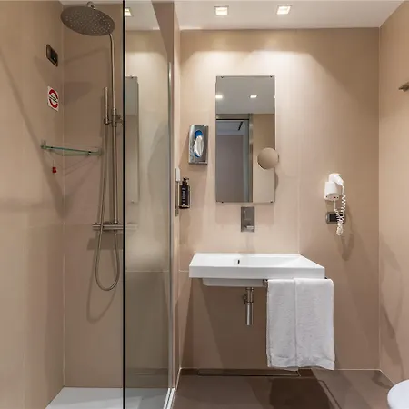 מלון Western Premier Royal Santina 4*