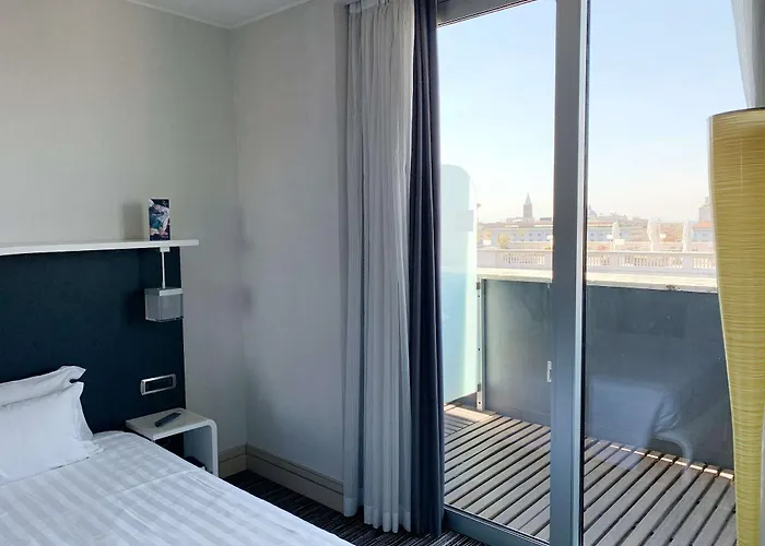 Western Premier Royal Santina Roma