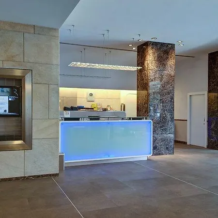 Western Premier Royal Santina Hotel